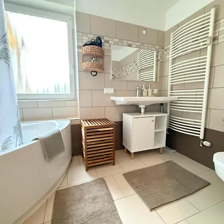 80qm- 3 Bedrooms - Fast Wifi- Free Parking- Casa Bella Hannover