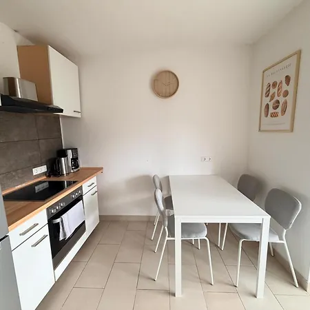 Apartament 80qm- 3 Bedrooms - Fast Wifi- Free Parking- Casa Bella *